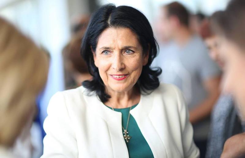 "შმაგი არს სიგიჟით თავსაც თვისა ავნებდეს და სხვათაცა მავნებელ ექმნებოდეს" - სალომე ზურაბიშვილი საზოგადოებას სახლში დარჩენისკენ მოუწოდებს