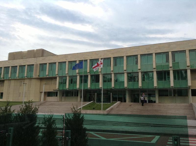 სუს-მა დიდი ოდენობით თაღლითობის ფაქტზე 5 პირი დააკავა და 13 პირი პასუხისგებაში მისცა