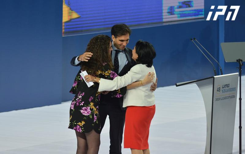 რა ფოტოთი ულოცავს სალომე ზურაბიშვილს შვილი დედის დღეს