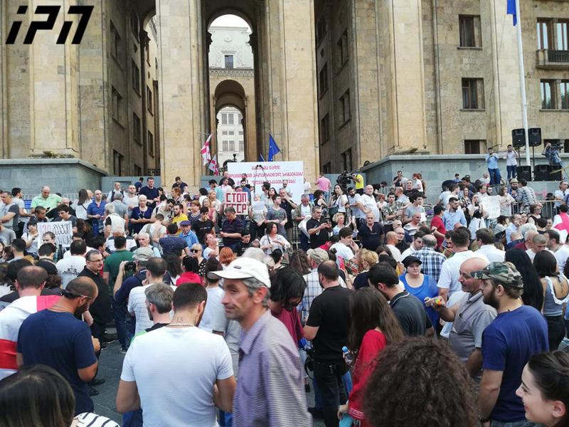 პარლამენტის წინ საპროტესტო აქცია განახლდა