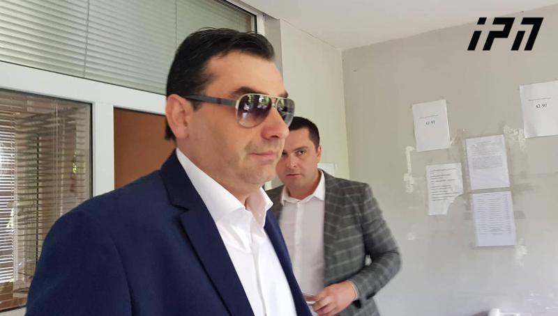 დავით ბაგრატიონ-მუხრანელმა პოლიციის სამმართველო დატოვა - "ყველაფერი არის ერთი ადამიანის მიერ მოგონილი ზღაპარი"