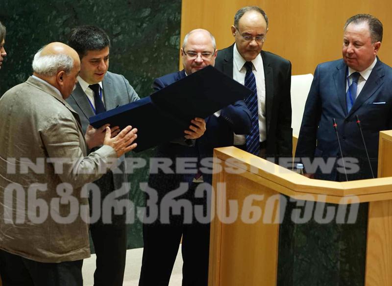 "არაუშავს, საღამოს "მიმინოს" ჩაუსხედით და მოეშვებით" - როგორ ეხმაურებიან რუსები და რუსული მედია გავრილოვის საქართველოში ვიზიტს