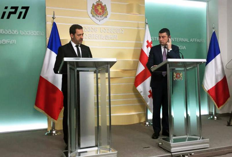 "აეროპორტებში მგზავრებს ქართველ მესაზღვრეებთან ერთად ფრანგი მესაზღვრეებიც შეამოწმებენ" - ორი შს მინისტრის შეხვედრის დეტალები