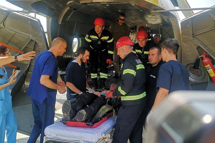 მყინვარწვერზე, 4000 მეტრის სიმაღლეზე ყინულის ნაპრალში ჩავარდნილი ლიეტუვას მოქალაქე ამოიყვანეს