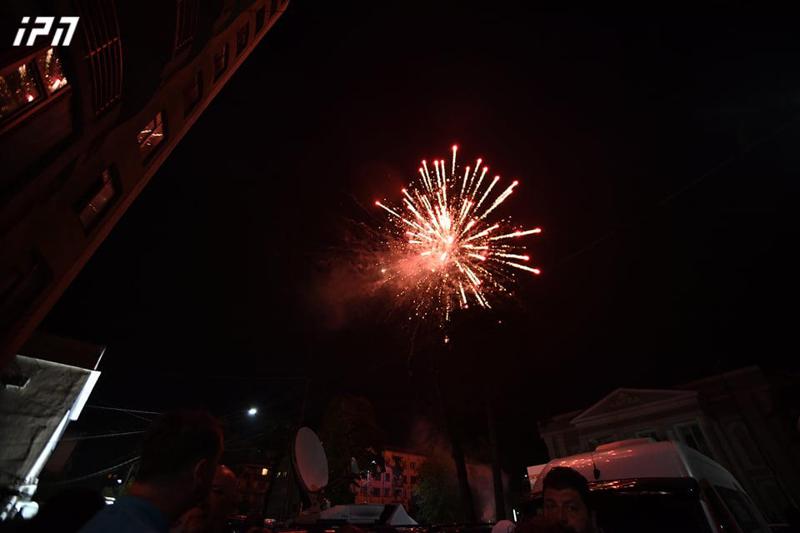 ზუგდიდში "ქართული ოცნების" მერობის კანდიდატის მხარდამჭერები გამარჯვებას ზეიმობენ