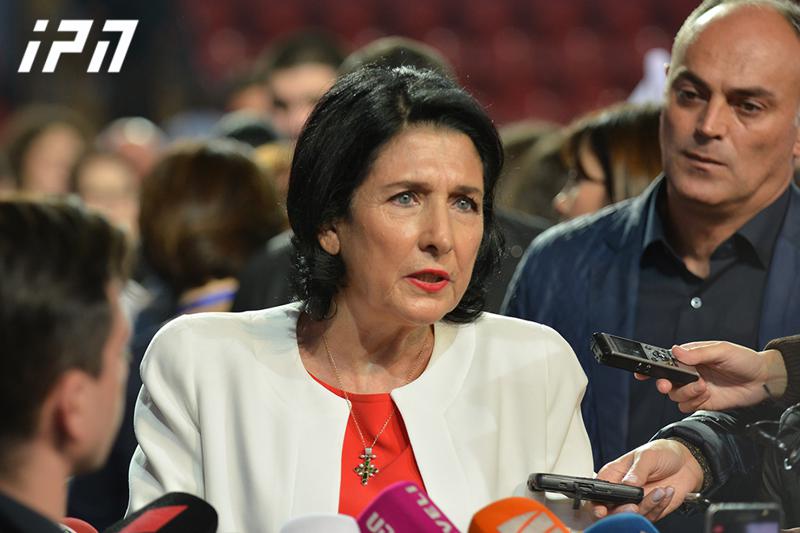 "შეგიძლიათ მომკლათ, კომენტარს არ გავაკეთებ" - სალომე ზურაბიშვილი შეწყალების საქმეებზე