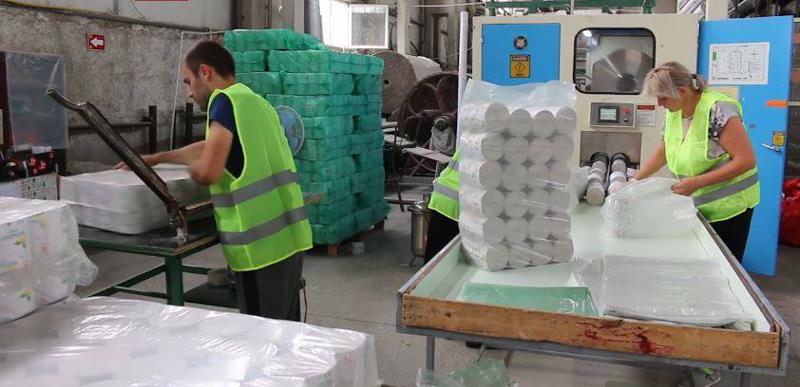 როგორ იწარმოება ქართული ტუალეტის ქაღალდი, რომელმაც იმპორტირებული პროდუქტი ჩაანაცვლა