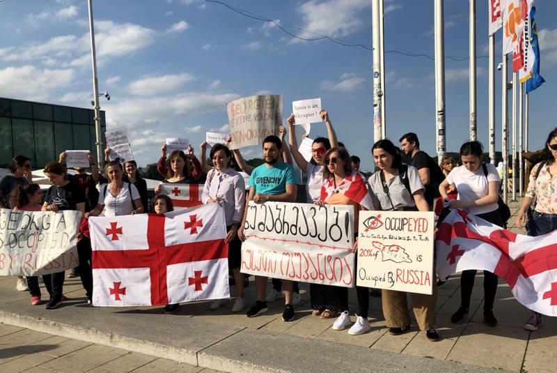 "ჩვენ არ გვინდა პრორუსულ საქართველოში დაბრუნება" - ქართველი ემიგრანტების აქცია ჰამბურგში