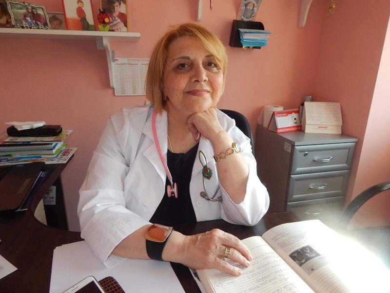 "ვურჩევ მშობლებს, წელს თავი შეიკავონ ბავშვების ზღვაზე წაყვანისგან" - COVID-19-ის ახალი სიმპტომები და პედიატრ ინგა მამუჩიშვილის რეკომენდაციები