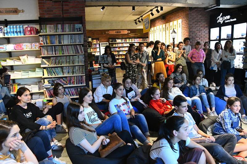 მსოფლიო ბესტსელერის „ორი ნაბიჯი შენამდე“ პრეზენტაცია ბიბლუსი გალერეაში გაიმართა