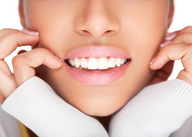 როგორ შევინარჩუნოთ თეთრი კბილები სტომატოლოგიური ჩარევის გარეშე