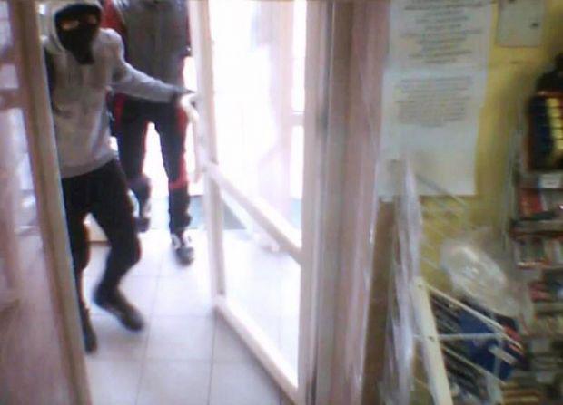 "არასრულწლოვნები დანებით გარეთ დარბიან, წარმოგიდგენიათ რა საშიშია ყველასთვის?" - რას წერს ინტერნეტმომხმარებელი მაღაზიაში მომხდარ ინციდენტზე