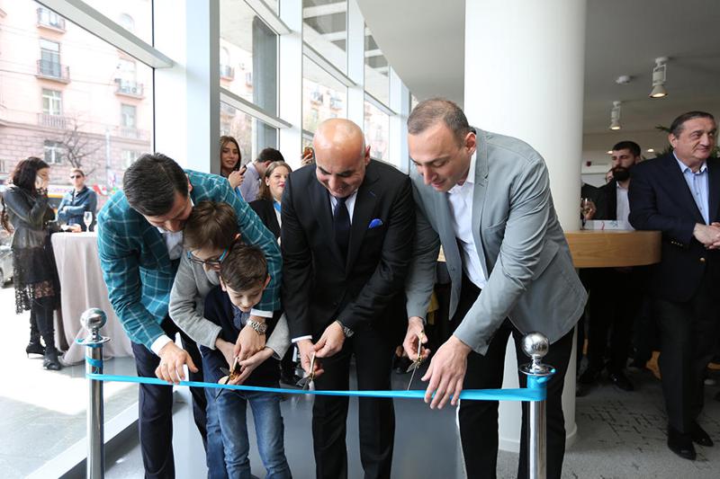 "არქის" ახალი ოფისი და გალერეა ფილარმონიის შენობაში გაიხსნა