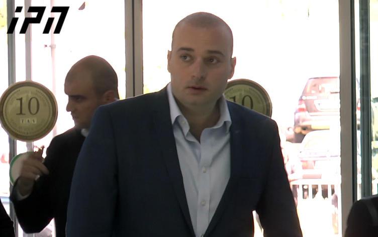 პარლამენტის შენობაში მამუკა ბახტაძე მივიდა