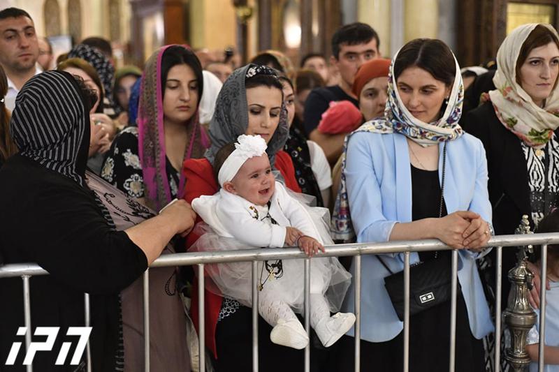 პატრიარქის ნათლული 777 ჩვილი გახდა - ფოტოები სამების ტაძრიდან, სადაც 58-ე საყოველთაო ნათლობა გაიმართა