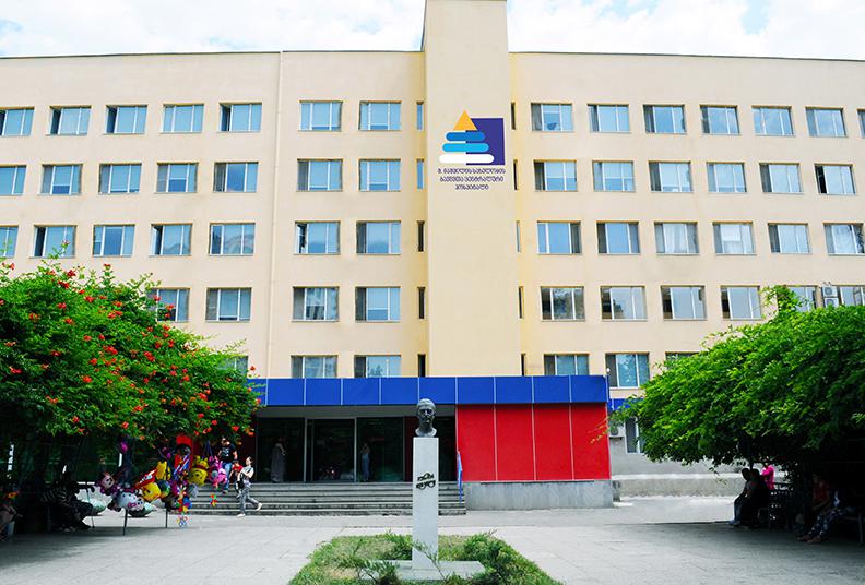 როგორია 4 წლის ბავშვის მდგომარეობა, რომელმაც საბავშვო ბაღში სავარაუდოდ სადეზინფექციო ხსნარი დალია