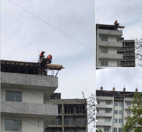 "კორპუსის ზედა ორი სართული უკანონოა! მუშები დამცავი მექანიზმების გარეშე არიან" - რა ფოტოებს აქვეყნებს მოქალაქე ორთაჭალიდან
