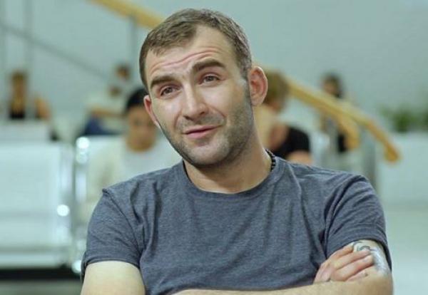 საფრანგეთის დატოვების უფლება არ აქვს - რას ჰყვება მეუღლე "კაბუს" გათავისუფლებაზე