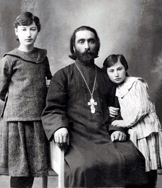 "ნინო ლამაზი­ ქალი იყო და არც ბერიას გამორჩენია ეს" - რატომ დახვრიტეს კათოლიკოს-პატრიარქის ქალიშვილი?