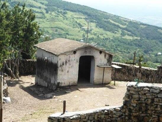 ერთადერთი სალოცავი საქართველოში, რომელსაც კარი არ აქვს - ლეგენდა წმინ­და გი­ორ­გის სა­ხე­ლო­ბის ტაძ­არზე