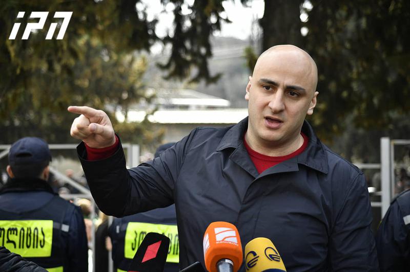 ნიკა მელია - თუ 1 საათში აქციის მონაწილეების მოთხოვნა არ დაკმაყოფილდება, პარლამენტში მშვიდობიანად შევალთ