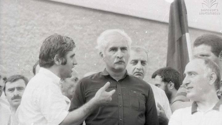 სიცოცხლეშივე ლეგენდად ქცეული "შავლეგო" - საინტერესო ფაქტები მერაბ კოსტავას ცხოვრებიდან