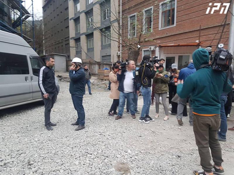 "პანორამას" მშენებლობის ადგილზე, სადაც სამი მუშა გადმოვარდა, დაპირისპირება მოხდა