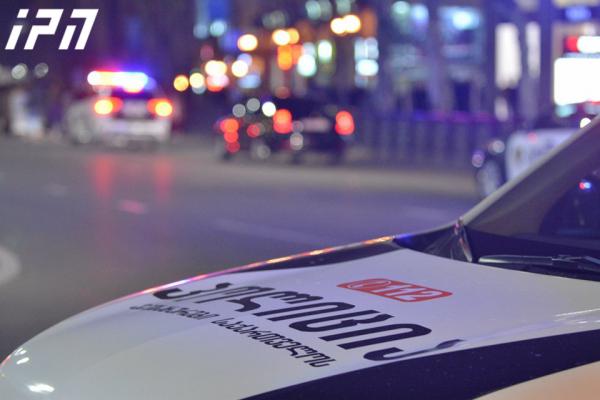 დაპირისპირება თბილისის ცენტრში - რამდენიმე მამაკაცი ფიზიკურად გაუსწორდა