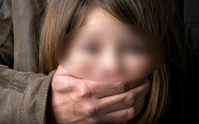 შიდა ქართლში 60 წელს გადაცილებულ კაცს 12 წლის გოგონას გაუპატიურების მცდელობაში ადანაშაულებენ