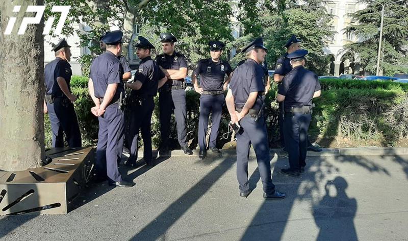 ტექნიკური უნივერსიტეტის მეექვსე კორპუსთან პოლიცია იყო მობილიზებული