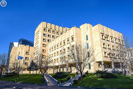 ჭიათურაში სამმა ახალგაზრდამ პროტესტის ნიშნად პირი ამოიკერა - ისინი პოლიციის უფროსისა და მისი მოადგილის გათავისუფლებას ითხოვენ