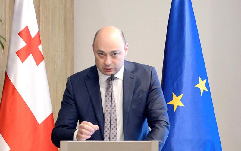 დაბრუნდება თუ არა პოლიტიკაში გიორგი ქობულია - ექს-მინისტრი ხაზარაძის გარშემო განვითარებულ მოვლენებზე