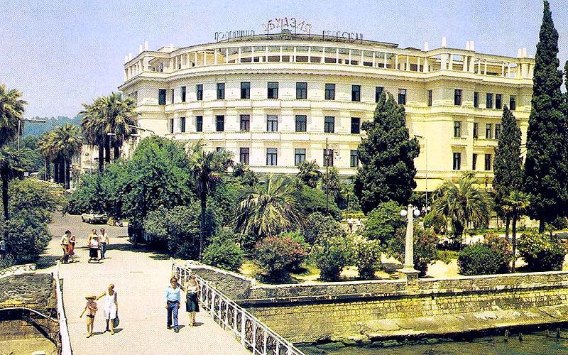 "აფხაზეთში ქალაქიც სოფელს დაემსგავსა..." - ოკუპირებულ რეგიონში ისტორიული ძეგლები ინგრევა