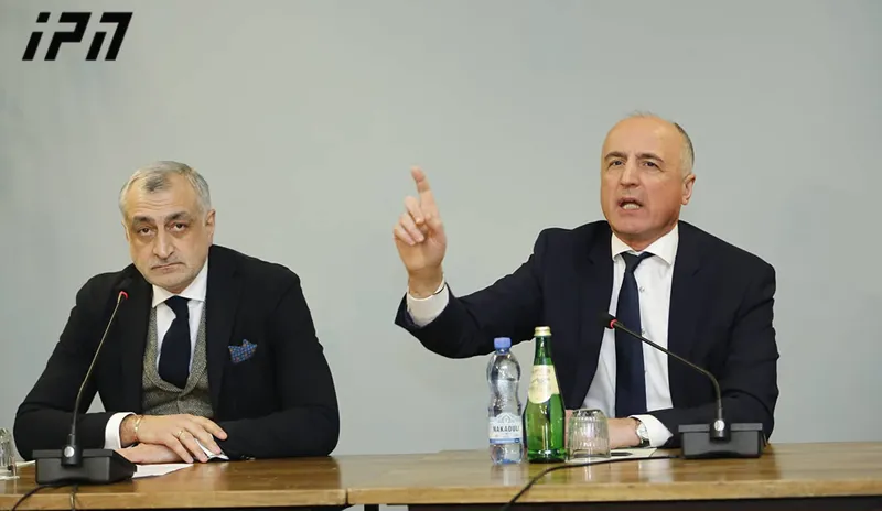"მზად ვართ დიალოგისთვის..." - რა განაცხადეს მამუკა ხაზარაძემ და ბადრი ჯაფარიძემ საგანგებო ბრიფინგზე