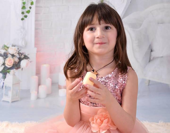 "ჩვენო პატარა, რუსთავი გელოდება, შვილო..." - ესპანეთში გარდაცვლილი გოგონას შესახებ "ფეისბუქზე" ბაღების გაერთიანება წერს