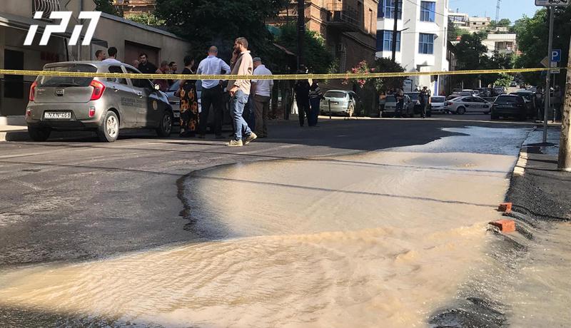 ჟვანიას მოედანი ისევ დაიტბორა - მგალობლიშვილის ქუჩაზე საავტომობილო მოძრაობა გადაკეტილია