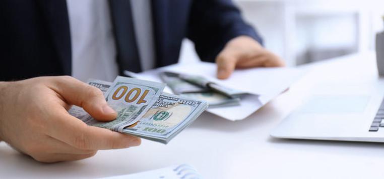 193 300 ლარის თაღლითურად დაუფლების ფაქტზე ბანკის 3 თანამშრომელი დააკავეს - როგორ ატყუებდნენ ბანკს ბრალდებულები