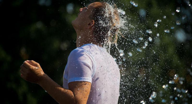 დაკიდეთ სახლში სველი პირსახოცები, ღამით არ გამოიყენოთ ბალიში - რეკომენდაციები ზაფხულის ცხელი დღეებისთვის