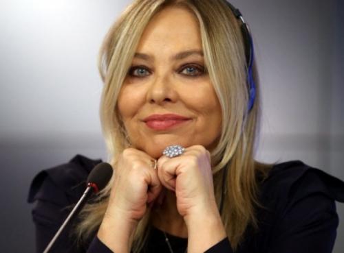 ორნელა მუტის რუსეთის მოქალაქეობის მიღება სურს