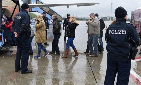 "პირდაპირ მკითხეს, მოსაპარად ხარ ჩამოსულიო?" - რას ჰყვებიან ევროპაში ლეგალურად მცხოვრები ქართველები?