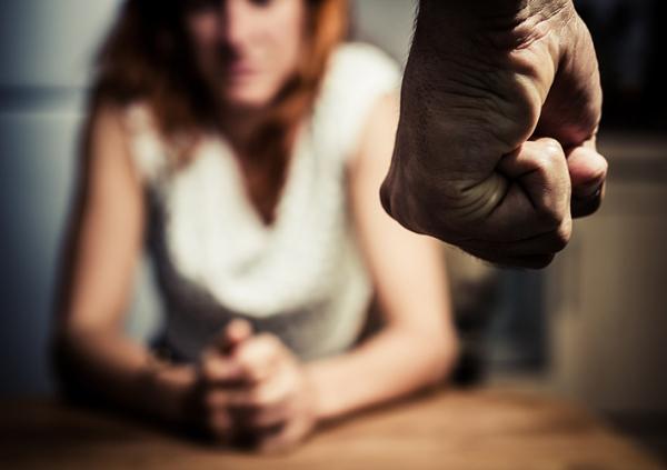 70 წლის მასწავლებელს სამეგრელოში სექსუალურ შევიწროებაში ადანაშაულებენ