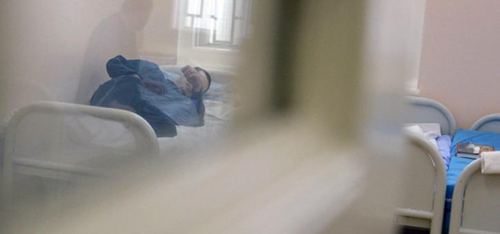 "სიგარეტის ან საკვების სანაცვლოდ პაციენტებს ტუალეტს და ეზოს ასუფთავებინებენ" - ფსიქიატრიული დაწესებულებები, სადაც ძალადობა და უხეში მოპყრობა გამოვლინდა