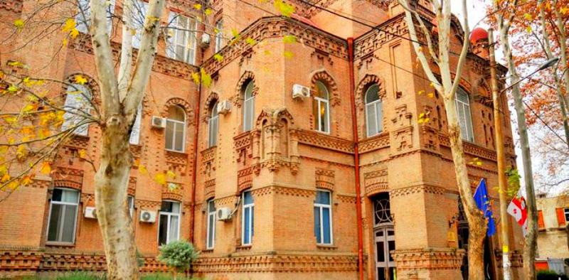 განათლების სამინისტრო ეროვნული გამოცდების პროგრამიდან კონკრეტული ავტორებისა და ნაწარმოებების ამოღების შესახებ, განცხადებას ავრცელებს