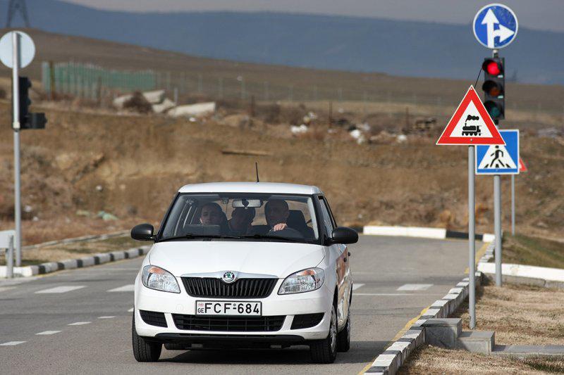 რა სიახლეებს მოიცავს "საგზაო მოძრაობის შესახებ“ კანონში შესატანი ცვლილებების პაკეტი, რომელიც მართვის მოწმობის გამოცდის რეალურ პირობებში ჩაბარებას შეეხება