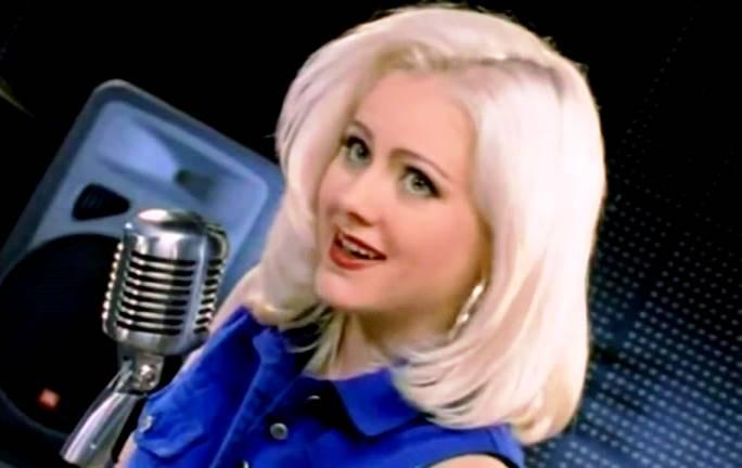 ეს ქალი 90-იანების ყველაზე პოპულარულ ჰიტს მღეროდა - როგორია მისი ცხოვრება 20 წლის შემდეგ?