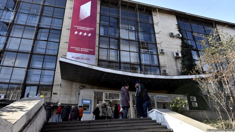 "ვგმობთ და ვაპროტესტებთ ძალადობას ჩვენი თანამოქალაქეებისა და კოლეგების მიმართ - მოვითხოვთ, ჩვენი ეთერები დაეთმოს საჯარო დისკუსიებს" - "საზოგადოებრივი მაუწყებლის" 60-მდე თანამშრომლის განცხადება