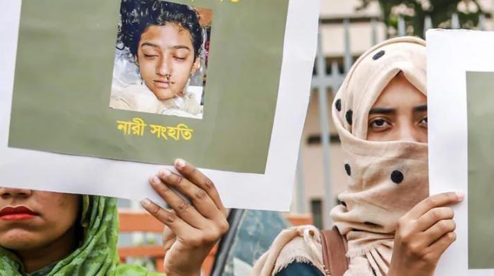 ბანგლადეშში, სადაც 19 წლის გოგო ცოცხლად დაწვეს, საქმეზე ბრალდებულ 16 ადამიანს სიკვდილით დასჯიან