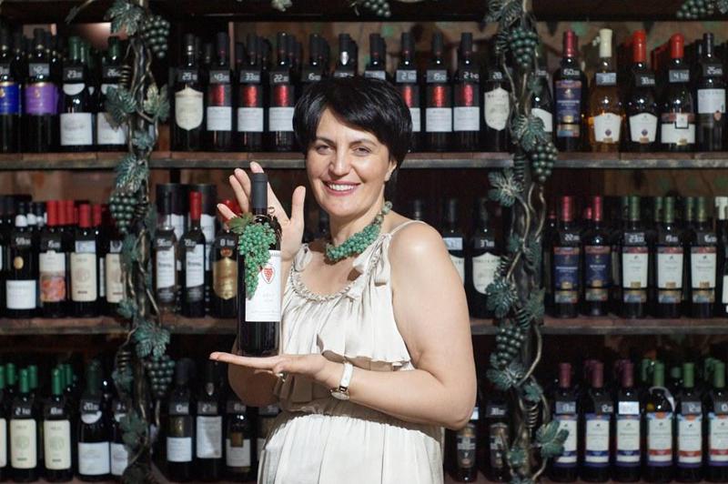 ქართველი ხელოვანის სამკაული, რომელმაც იტალიელები აღაფრთოვანა - "დევნილობა, ომი, ჩემი ტკივილი, ვეცადე მასში გადმომეცა..."