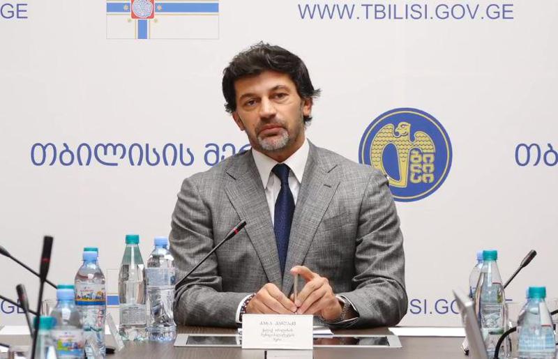 "როცა ბავშვი იღუპება, ამაში დამნაშავე მთლიანად საზოგადოება ვართ" - კახა კალაძე 15 წლის ლუკა სირაძის ოჯახს უსამძიმრებს