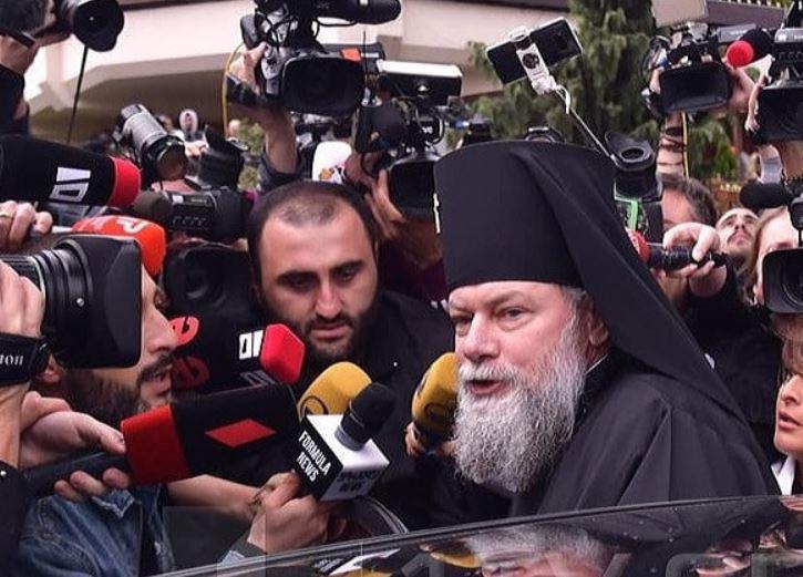 მეუფე პეტრე მღვდელმთავრობიდან გადააყენეს